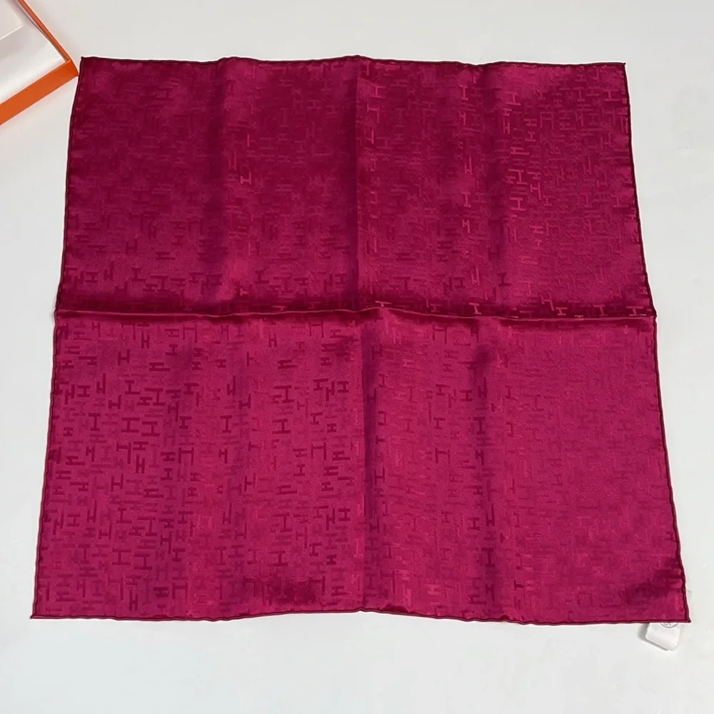 Hermes men’s red pocket square - Picture 6 of 6